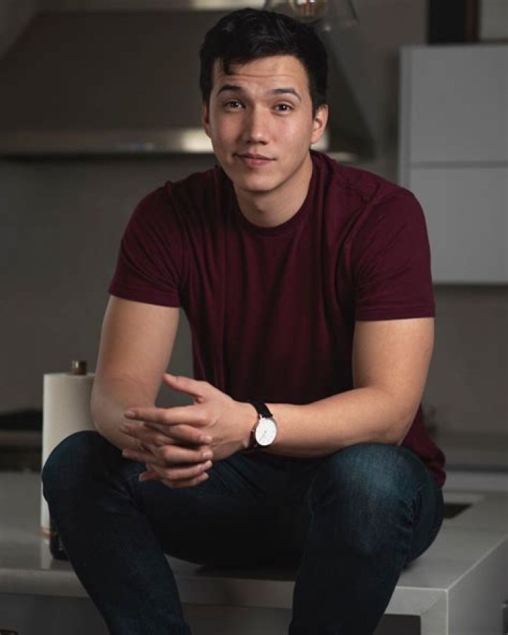 Aaron Burriss (Youtuber) Wiki, Bio, Age, Height, Weight, Net Worth, Girlfriend, Facts