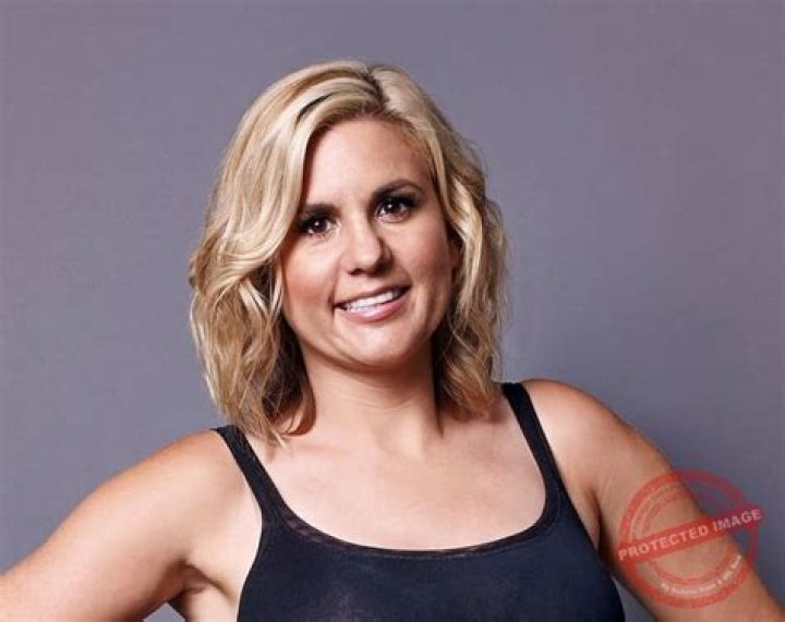 Andrea Urban Bio, Wiki, Age, Height, Family, Husband, FOX 13, Salary, and Net Worth.