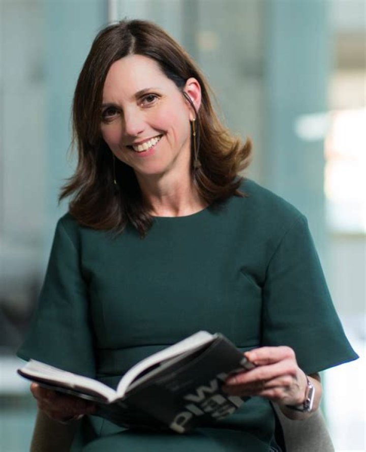 Beth Comstock Bio-Wiki, Age, Speaker, Book, Net Worth, Salary And Husband