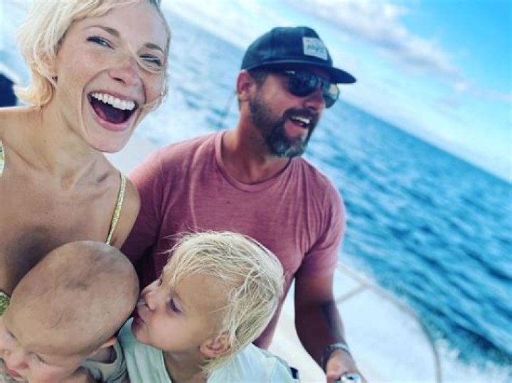 Betsy Phillips Bio, Wiki, Age, Height, Zachary Knighton’s Wife, Kids, Movies, and Net Worth