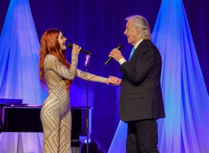Bill Medley Bio, Wiki, Age, Height, Family, Wife, Songs and Net Worth.