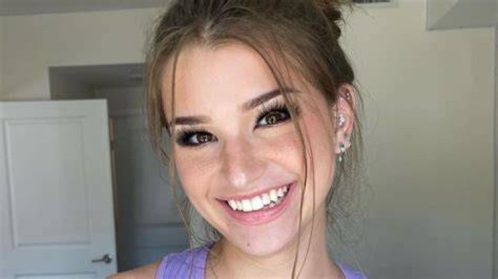 Brooke Monk Tiktok, Reddit and Onlyfans Followers: Age Height, No Makeup