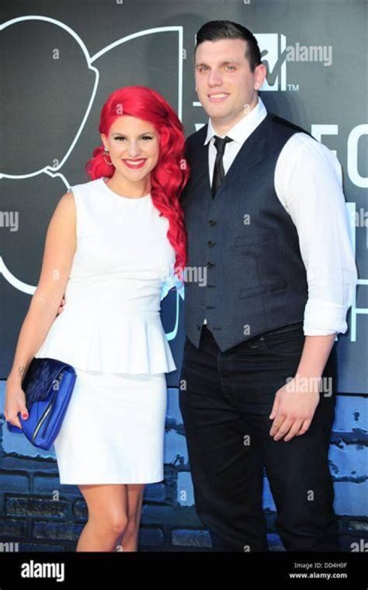 Carly Aquilino Bio, Wiki, Age, Pete Davidson, Boyfriend, Chris Distefano, Girl Code, Net Worth, Weight Loss, Podcast and Stand Up Tour
