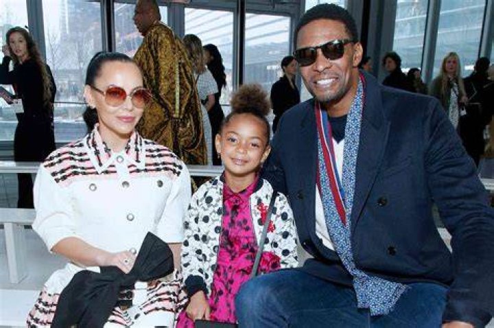 Chris Bosh – Bio, Wife, Mother, Children, Age, Height, Net worth, Family