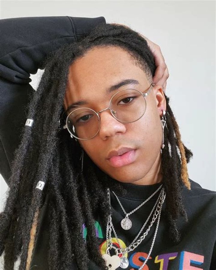 D’Angelo Wallace Bio, Wiki, Age, Height, Family, Girlfriend, YouTube and Net Worth.