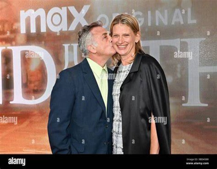 David Eigenberg: Wife, net worth, tattoos, smoking & body facts