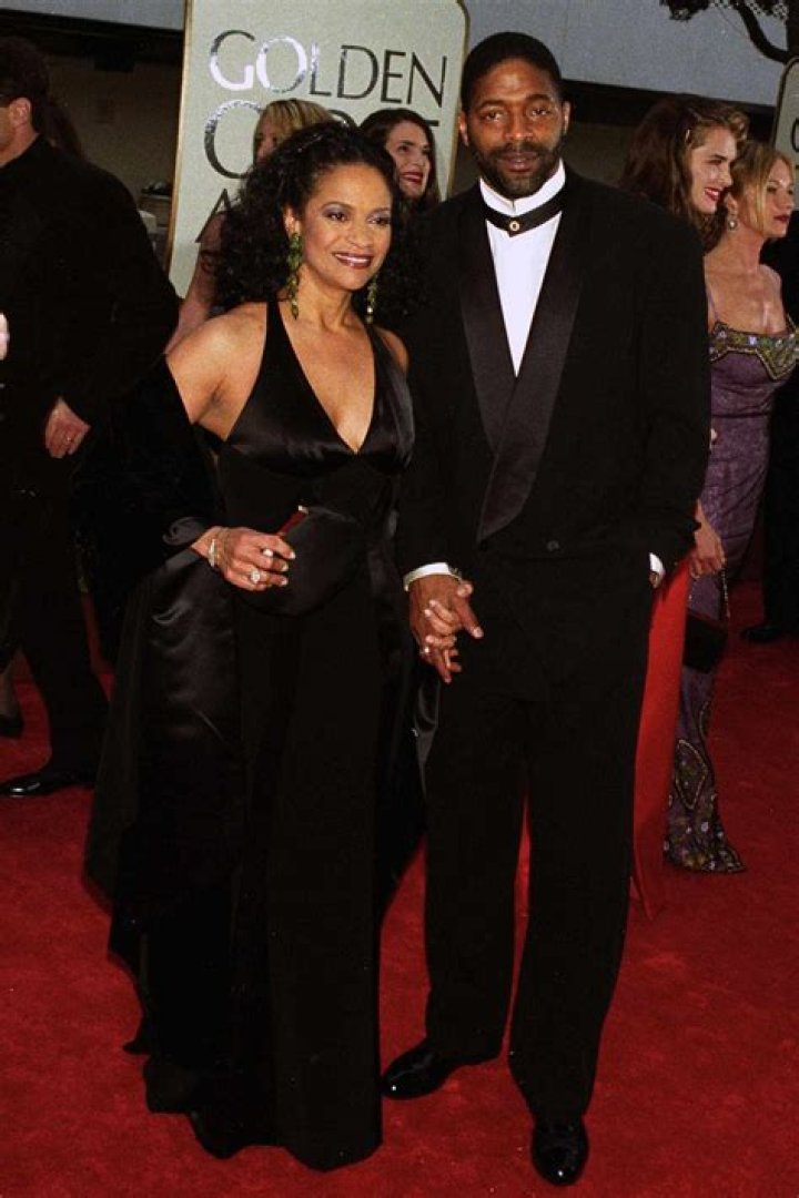 Debbie Allen: Husband, net worth, tattoos, smoking & body measurements