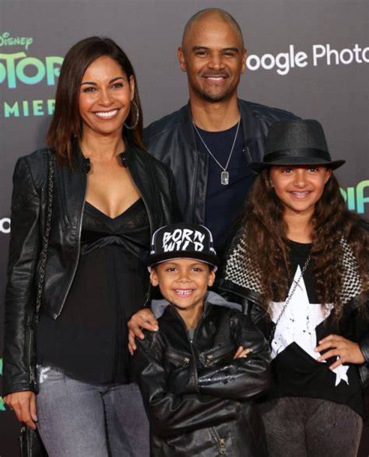 Dondre Whitfield – Wife, Parents & Net Worth