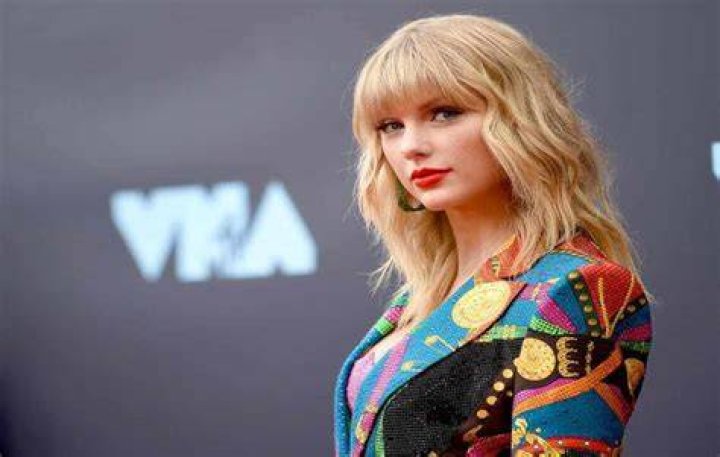 Everything about Taylor Carbb: Net Worth, Height, Age, Twitter and Partner