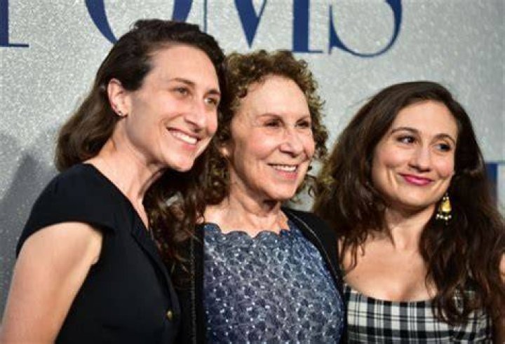 Grace Fan Devito (Danny DeVito Daughter) Age, Biography, Wiki, Height, Weight, Boyfriend, Net Worth