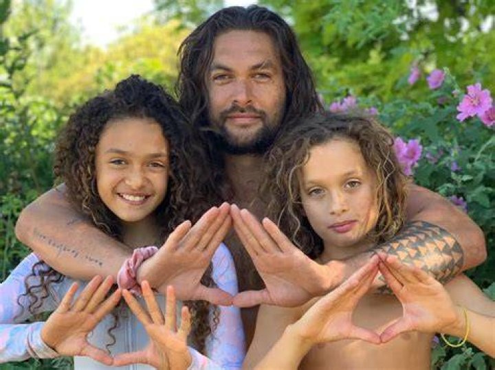 How many biological kids does Jason Momoa have? How many biological kids does Lisa Bonet have?