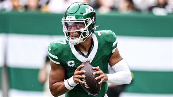 Is Justin Fields black? What nationality is Justin Fields? Who is Justin’s mom? Who are Justin’s parents?
