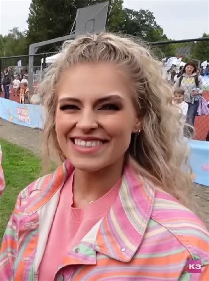 Jac Vanek Bio, Wiki, Age, Height, Net Worth, Boyfriend, LadyGang, Family