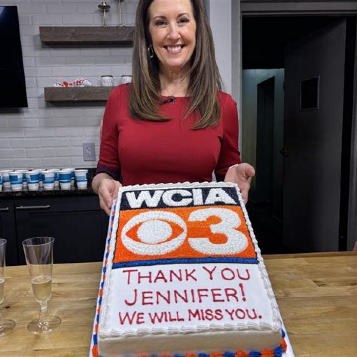 Jennifer Roscoe [WCIA] Wiki Age, Biography, Salary, Husband, Instagram