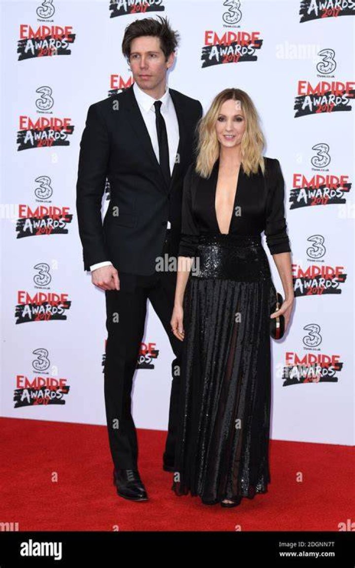Joanne Froggatt: Husband, net worth, tattoos, smoking & body measurements