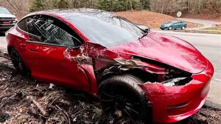 Kevin Kreider Car Accident: Crashed His Tesla 10 Minutes After Buying, Is He Injured?