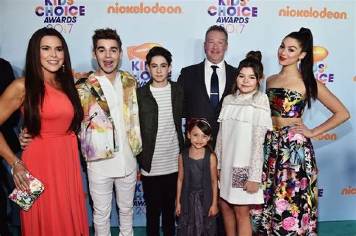 Kira Kosarin (Actress) Wiki, Bio, Age, Height, Weight, Affair, Dating, Net Worth, Early Life, Career, Facts