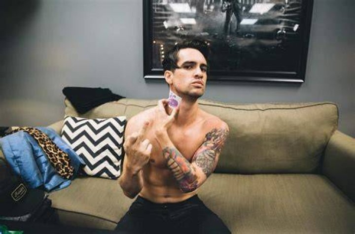 Michael Ray: dating, net worth, tattoos, smoking & body facts
