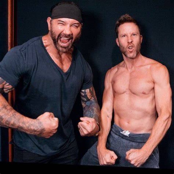 Michael Rosenbaum: dating, net worth, tattoos, smoking & body facts