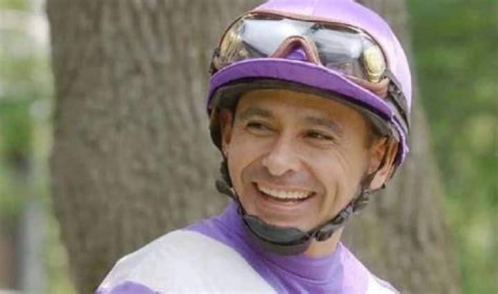 Mike Smith’s Net Worth, Age, Height, Weight, Girlfriend, Dating, Bio-Wiki