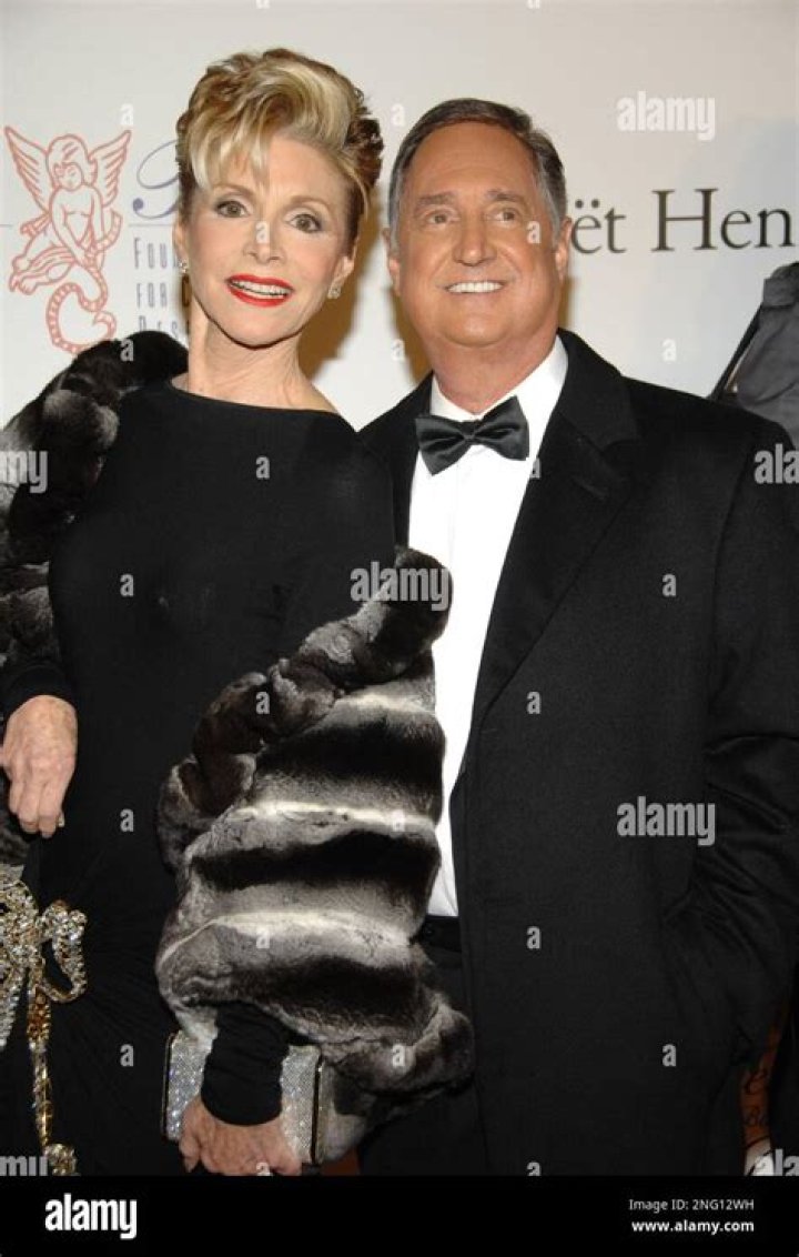 Neil Sedaka Wife: Meet Leba Strassberg
