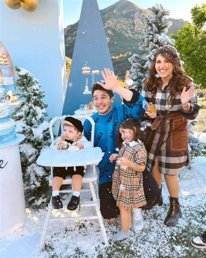 Nikki Giavasis Bio, Age, Family, Education, Dating, Kids, Net Worth and Health