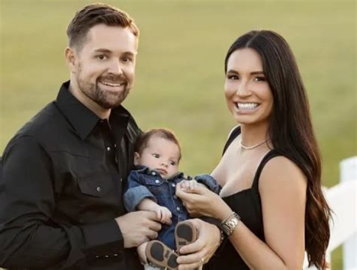 Ricky Stenhouse Jr. Age, Wikipedia, Biography, Children, Salary, Net Worth, Parents.