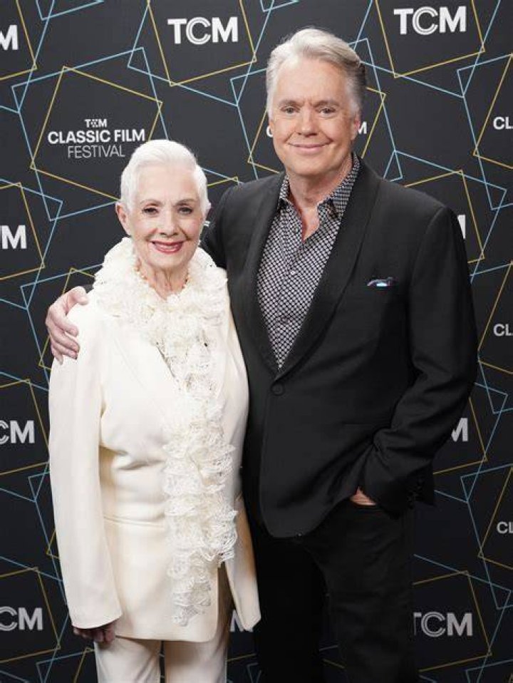 Shirley Jones: dating, net worth, tattoos, smoking & body measurements