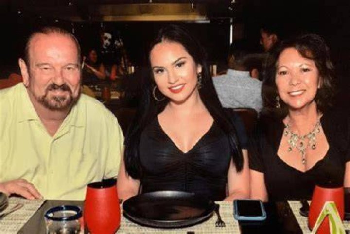 Siera Santos Age, Wiki, Biography, Wife, Children, Salary, Net Worth, Parents