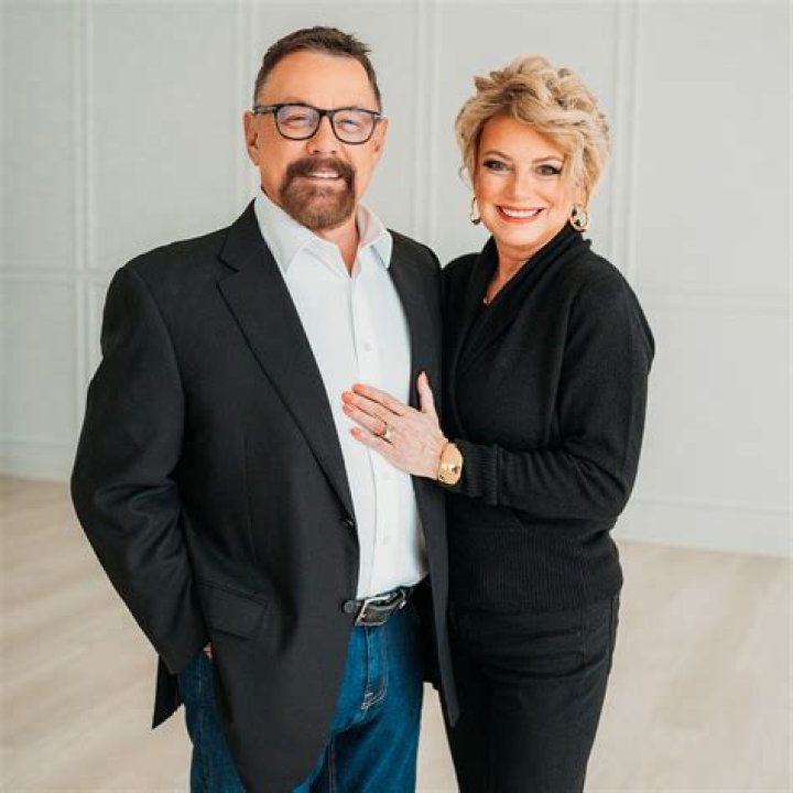 Tiz Huch (Larry Huch’s Wife) Bio, Wiki, Age, Birthday, Health, illness, Husband and Net Worth