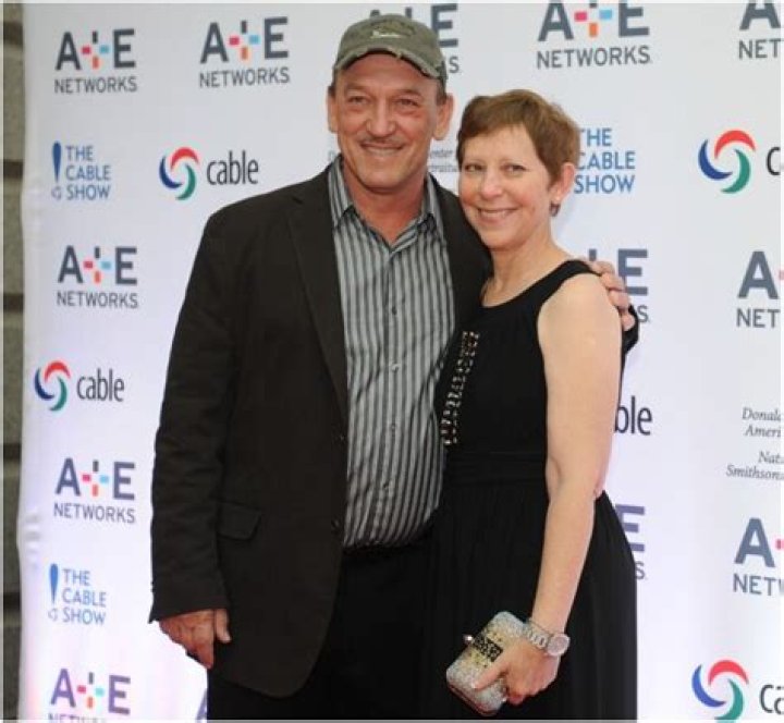 Troy Landry: Wife, net worth, tattoos, smoking & body facts