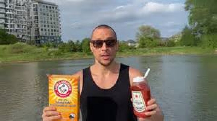 What happens when you put baking soda in ketchup
