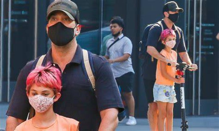 Where does David Schwimmer’s daughter live?