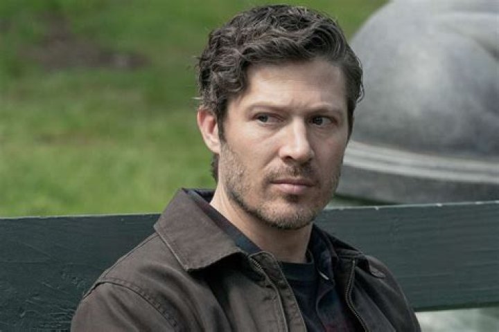 Who did Zach Gilford play on GREY’s anatomy? What movies has Zach Gilford been in?