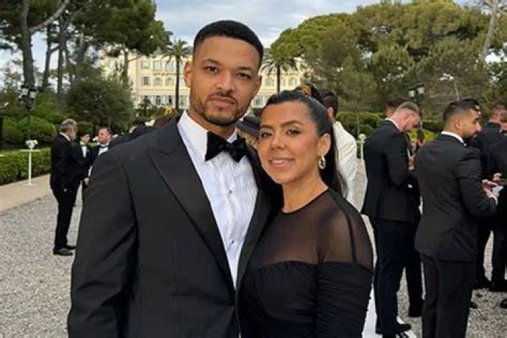 Who Is Eric Smith Wife Or Fiancee Engaged To? Parents And Family Ethnicity