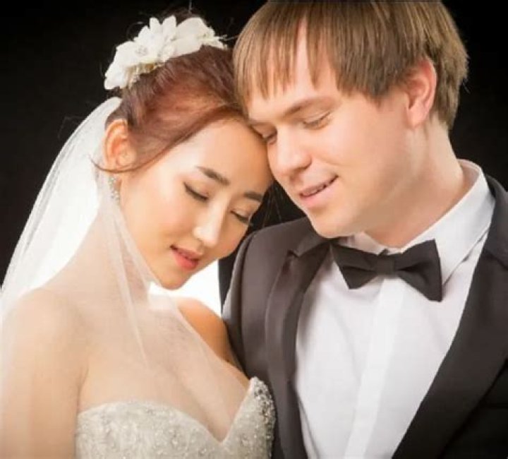 Who Is Eunmi Park? Yeonmi Park Sister Age – Husband Name, Is She Married?