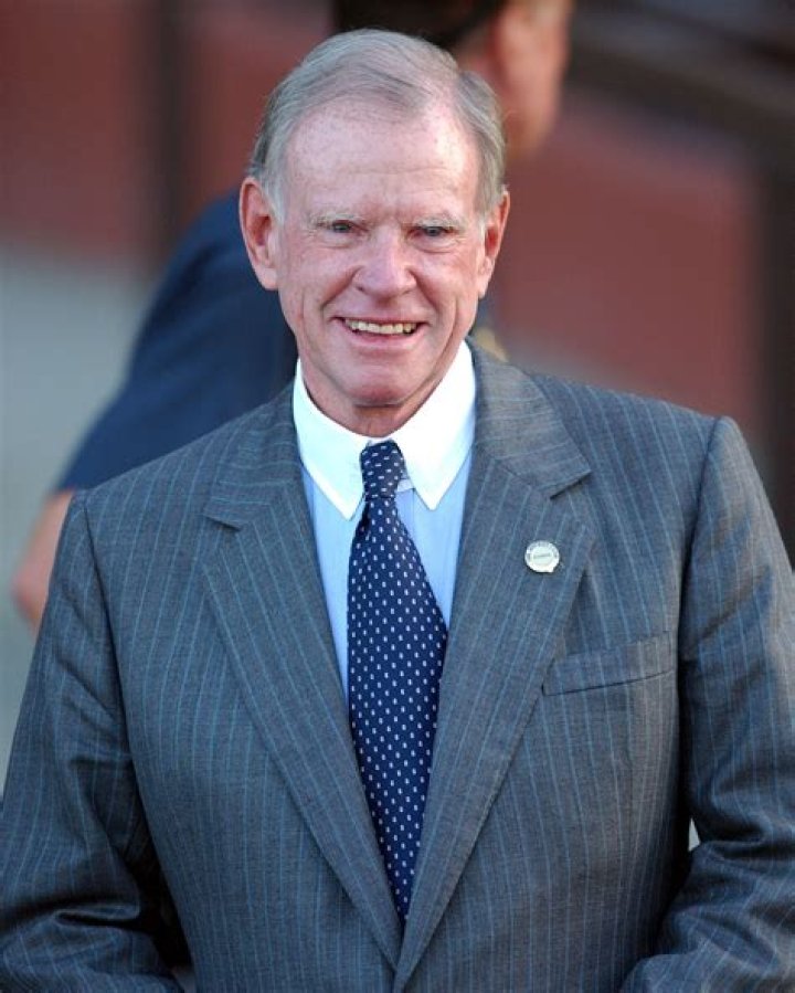 William S. Farish IV’s biography, net worth, fact, career, awards and life story
